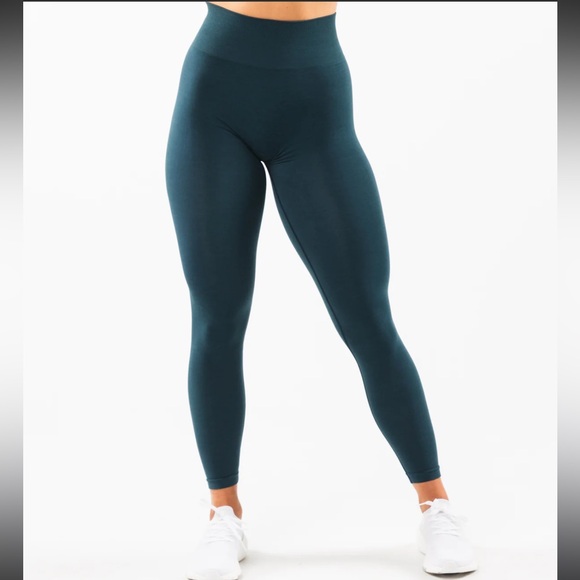 Alphalete• Amplify Legging• Color: Midnight• Small• - Picture 4 of 4